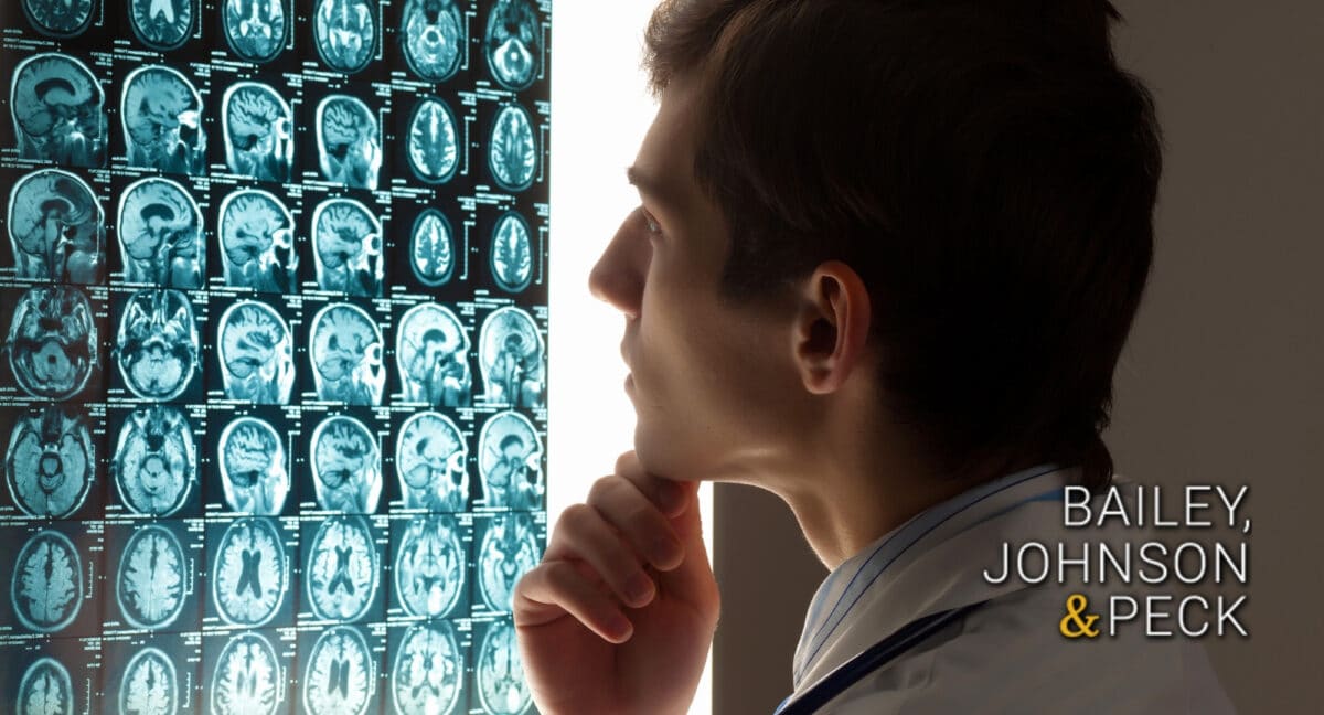 What are some warning signs of a traumatic brain injury